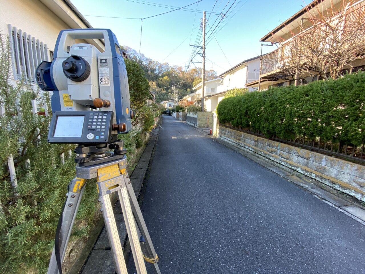 トータルステーションとは？初心者向けに原理・種類・使い方を解説 