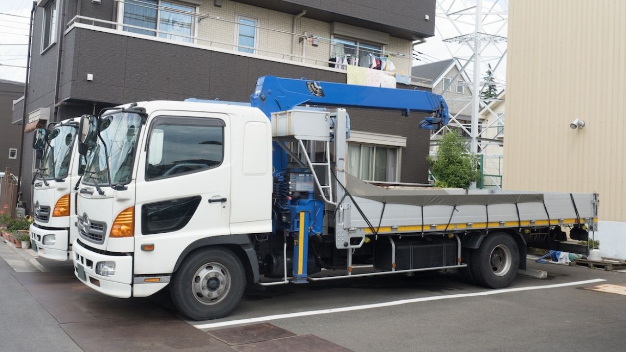 クレーン付きトラック（ユニック車）のレンタル料金は？2t・3t・4tなど 