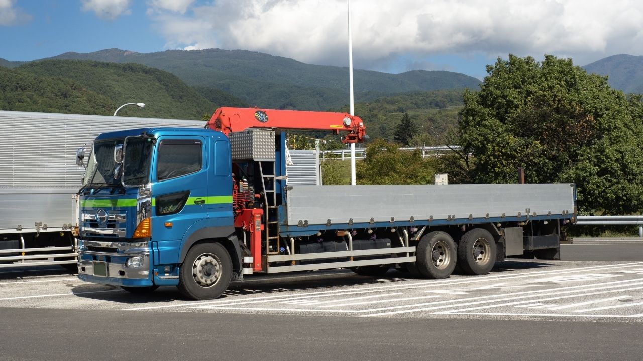 クレーン付きトラック（ユニック車）のレンタル料金は？2t・3t・4tなど 